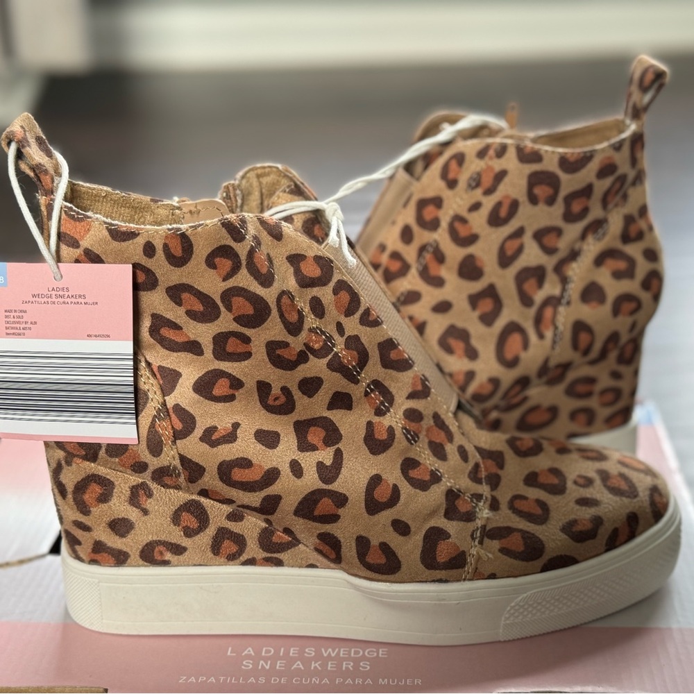 Wedge sneaker